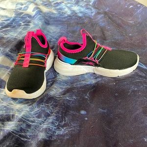 Girls Reebok slip on sneakers.